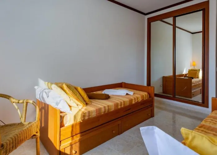 Alvor 2 Bedrooms Balcony Flat